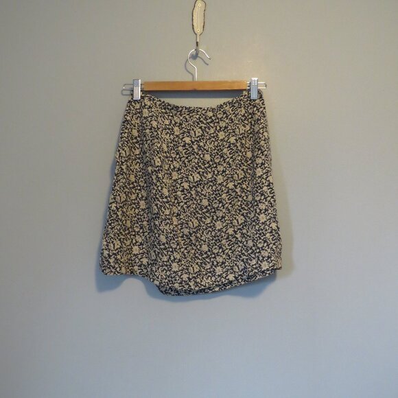 Vintage GAP Navy & Cream Floral Wrap Mini Skirt Sz 4 - Picture 6 of 7
